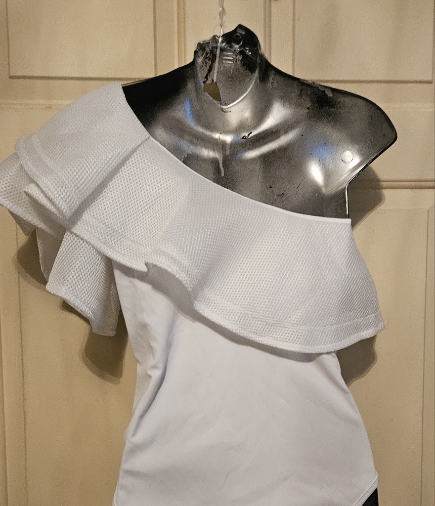 Ritzy Ruffle Bodysuit - Picture 2 of 8